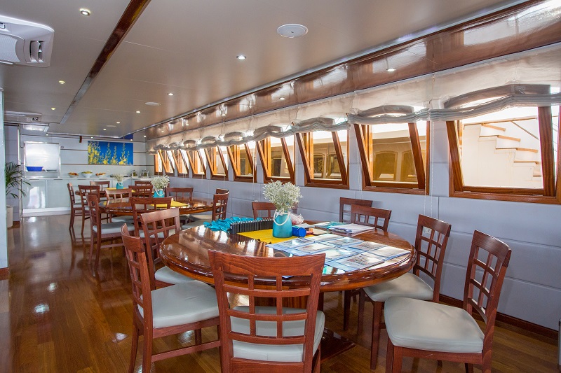 Barco MV Futura restaurante