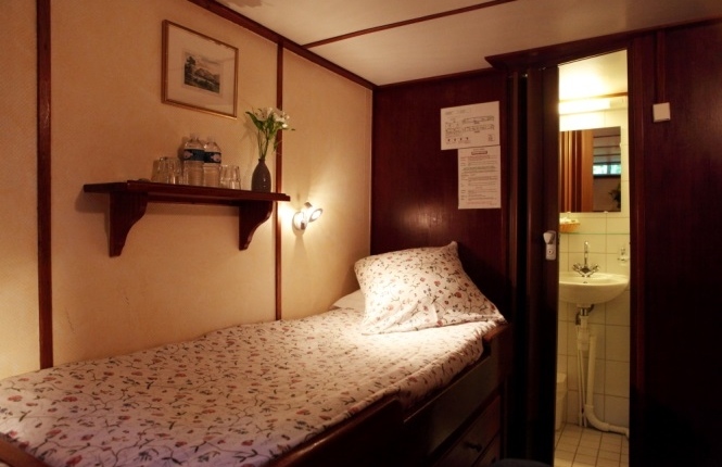 https-boatbiketours-com-wp-content-gallery-barge https://boatbiketours.com/wp-content/gallery/barge-caprice/Caprice-Hut-2.jpg