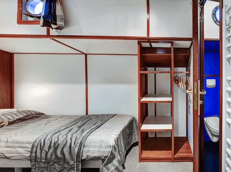 https://boatbiketours.com/wp-content/uploads/2018/02/Mare_fan_Frysl%C3%A2n_cabin_double.jpg