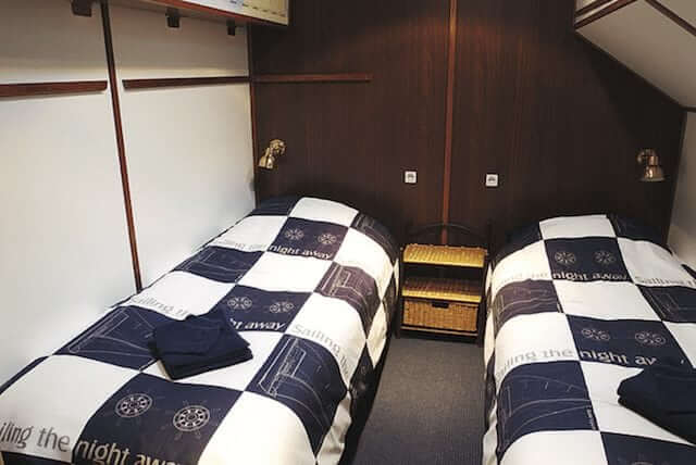 https://cdn.boatbiketours.com/wp-content/uploads/2018/02/Wapen_fan_Frysl%C3%A2n_cabin.jpg