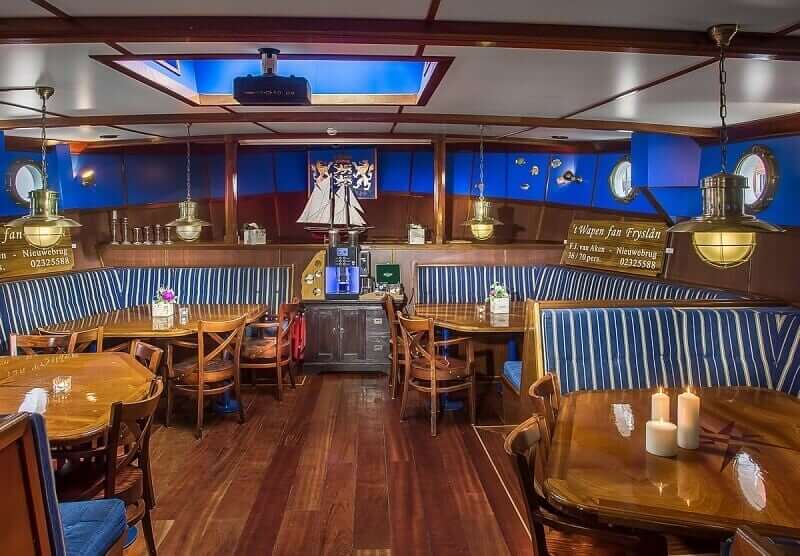 https://cdn.boatbiketours.com/wp-content/uploads/2018/02/Wapen_fan_Frysla%CC%82n_restaurant_small-1-1.jpg