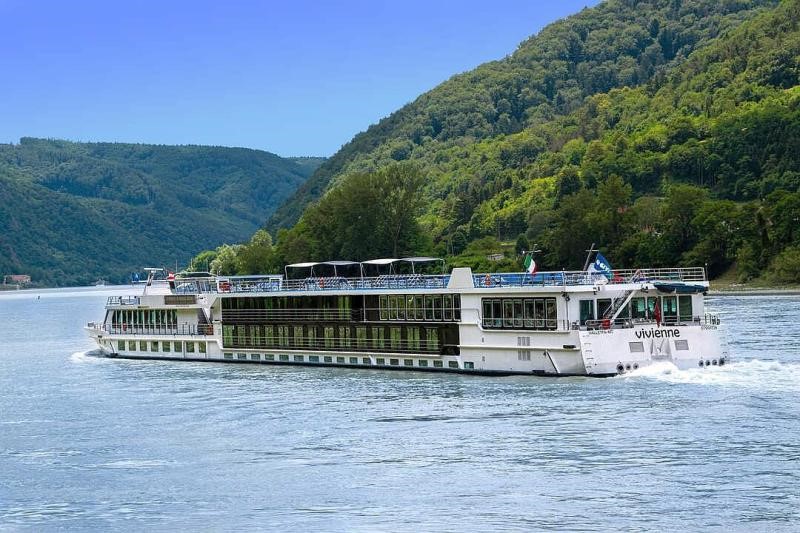 Barco Vivienne 332